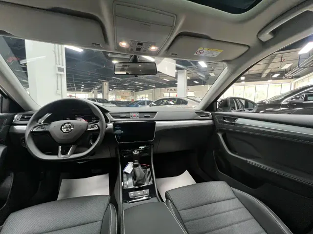 Skoda Superb — Фото автомобиля 15