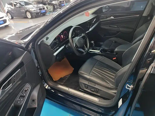 Volkswagen Passat — Фото автомобиля 14