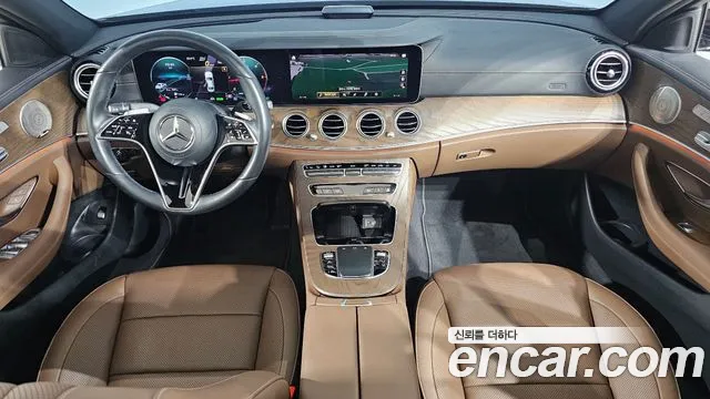 Mercedes-Benz E-Class — Фото автомобиля 7