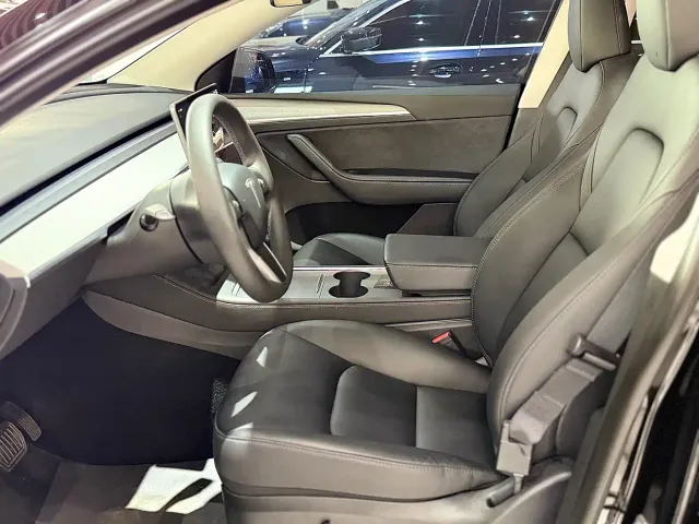 Tesla Model Y — Фото автомобиля 7