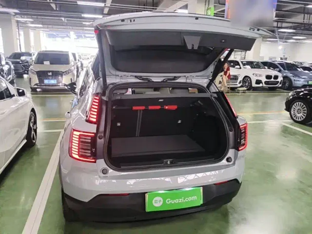 Volvo EX30 — Фото автомобиля 18