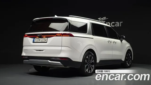 Kia Carnival Generation 4 — Фото автомобиля 2