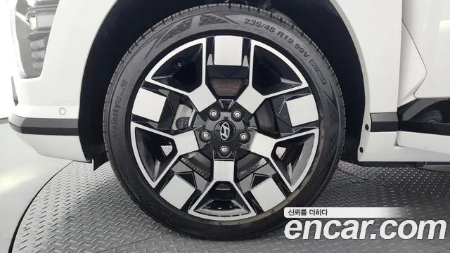 Hyundai Kona — Фото автомобиля 4
