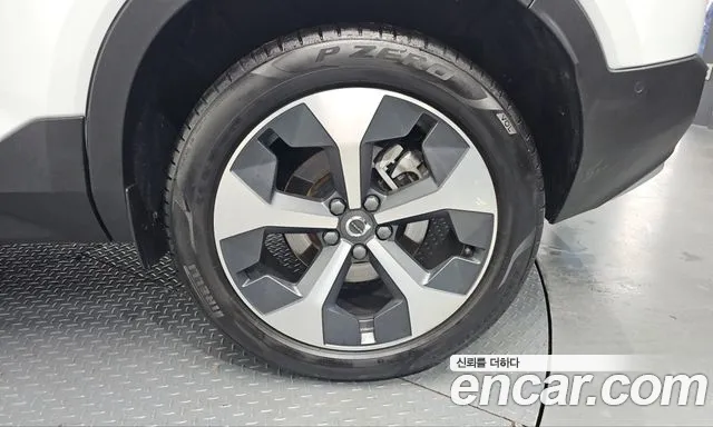 Volvo XC40 — Фото автомобиля 6