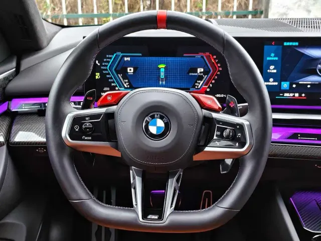 BMW M5 — Фото автомобиля 11