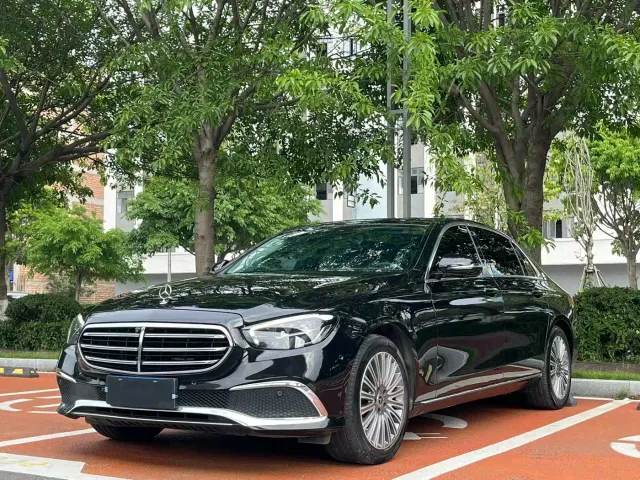 Фотография автомобиля — Mercedes-Benz E-Class