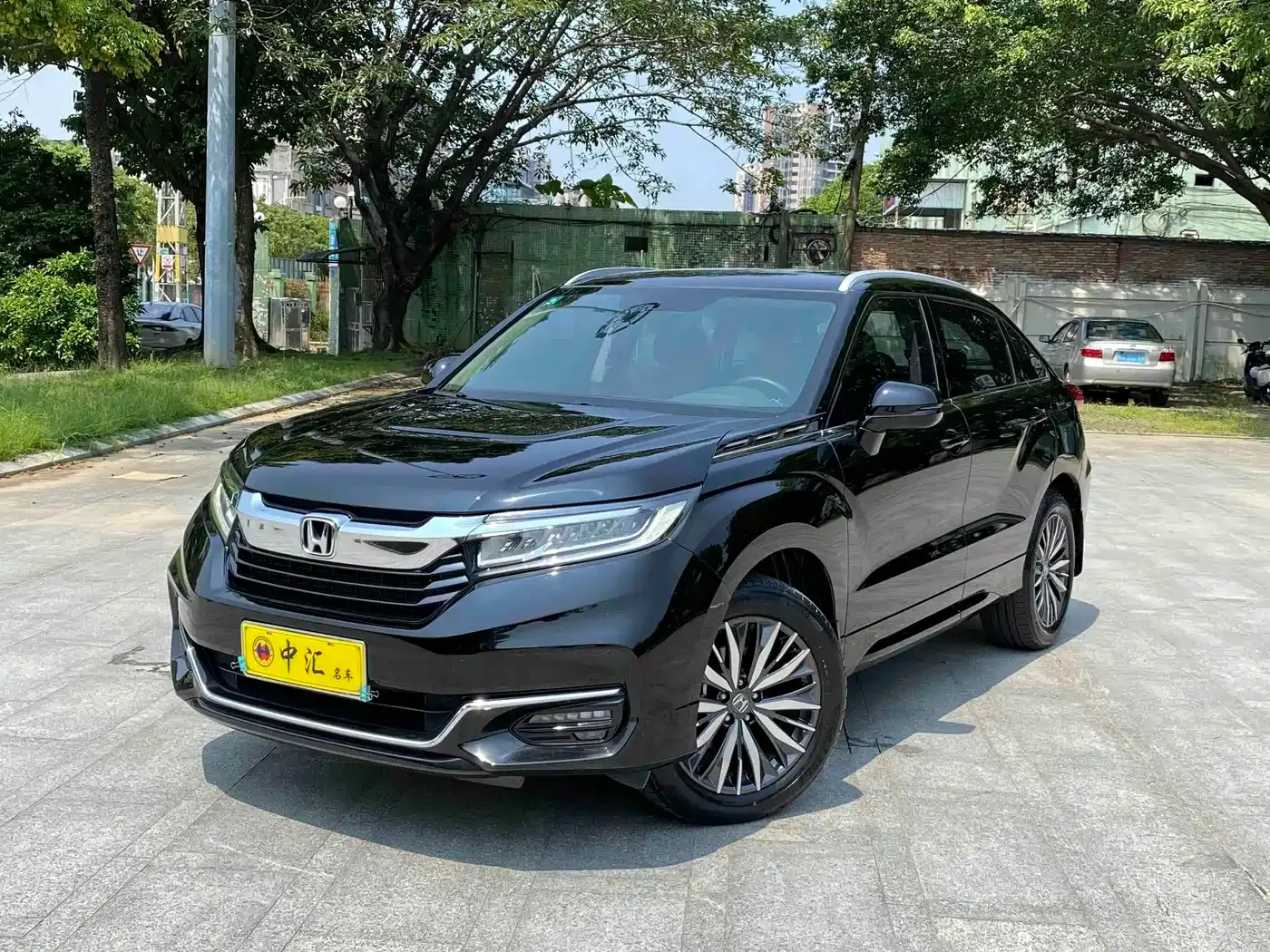 Фотография автомобиля — Honda Avancier