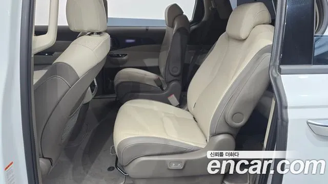 Kia Carnival — Фото автомобиля 29