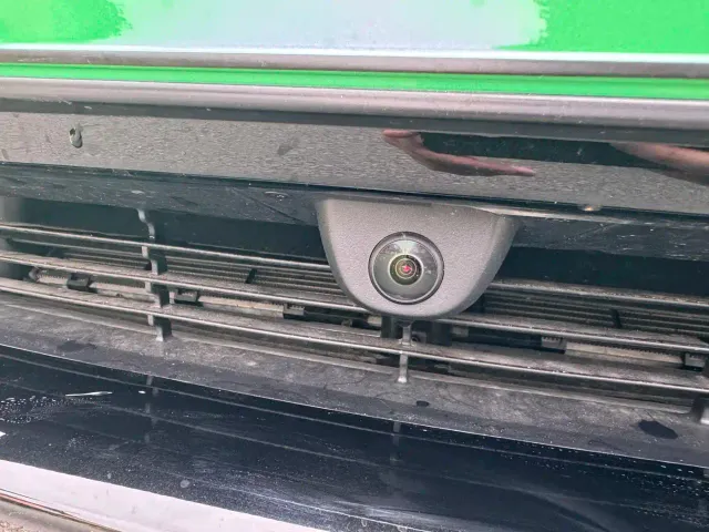 Tesla Model 3 — Фото автомобиля 11