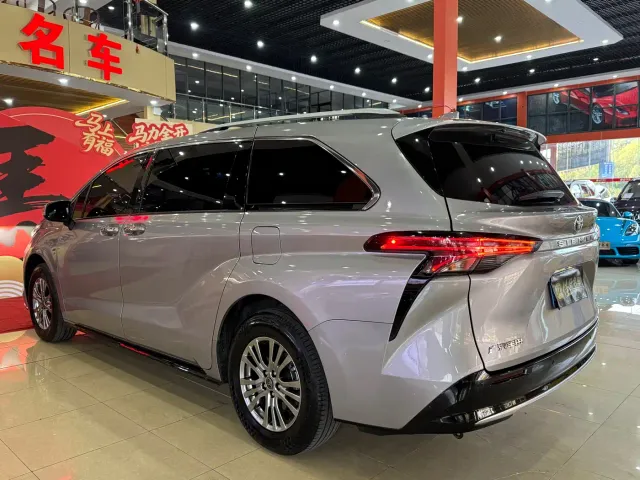 Toyota Sienna — Фото автомобиля 5