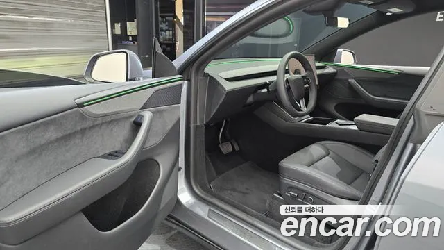 Tesla Model Y — Фото автомобиля 15