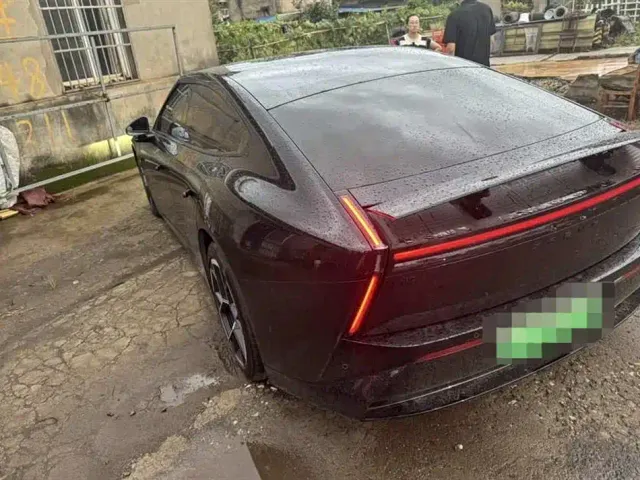Xpeng P7 — Фото автомобиля 4