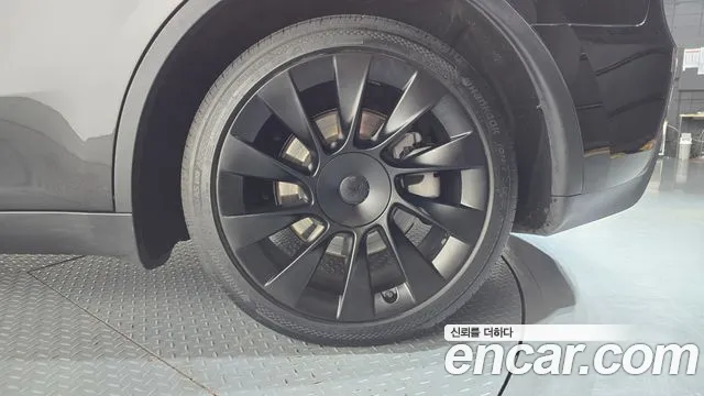 Tesla Model Y — Фото автомобиля 6