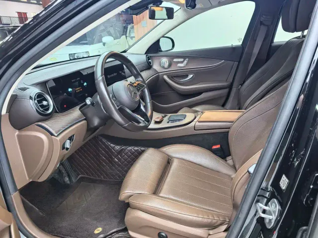 Mercedes-Benz E-Class — Фото автомобиля 4