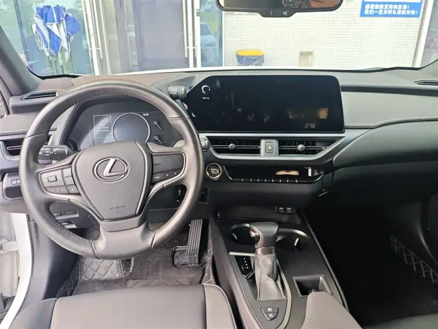 Lexus UX — Фото автомобиля 6