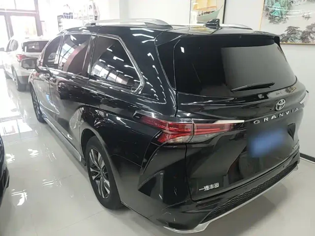 Toyota Granvia — Фото автомобиля 4
