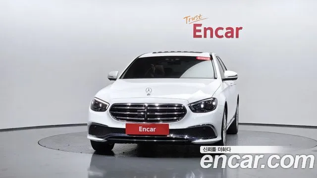 Mercedes-Benz E-Class — Фото автомобиля 3