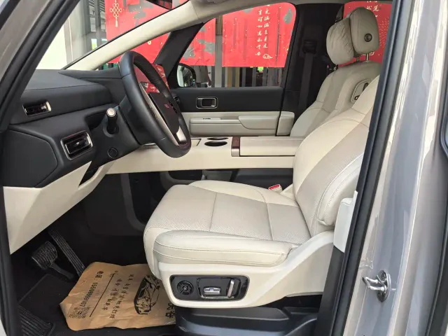 Li Auto MEGA — Фото автомобиля 5