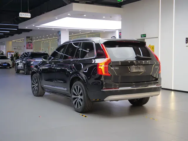 Volvo XC90 — Фото автомобиля 5