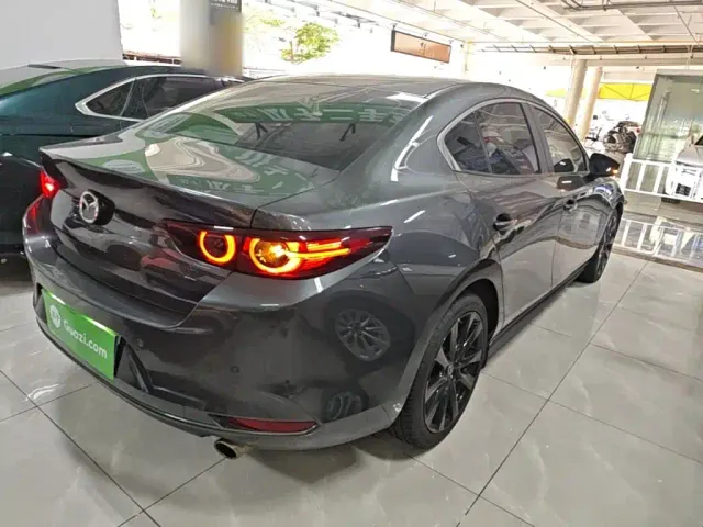 Mazda Axela — Фото автомобиля 6