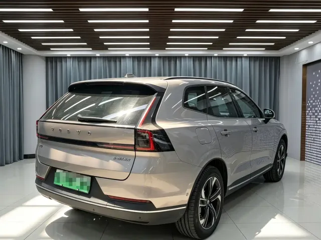 Volvo XC70 Plug-in Hybrid — Фото автомобиля 4