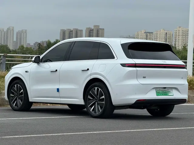 Li Auto L6 — Фото автомобиля 12