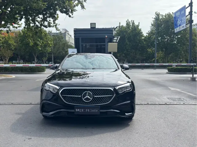 Mercedes-Benz E-Class — Фото автомобиля 2