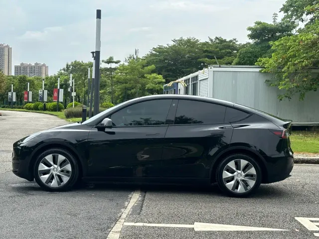 Tesla Model Y — Фото автомобиля 8
