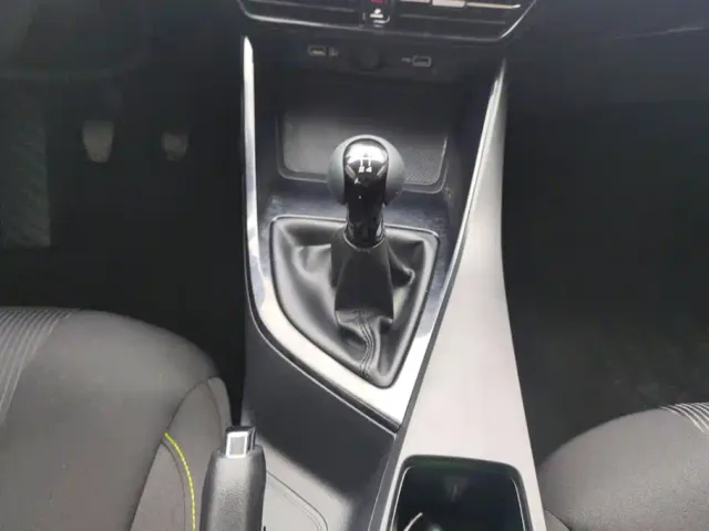 Roewe i5 — Фото автомобиля 16