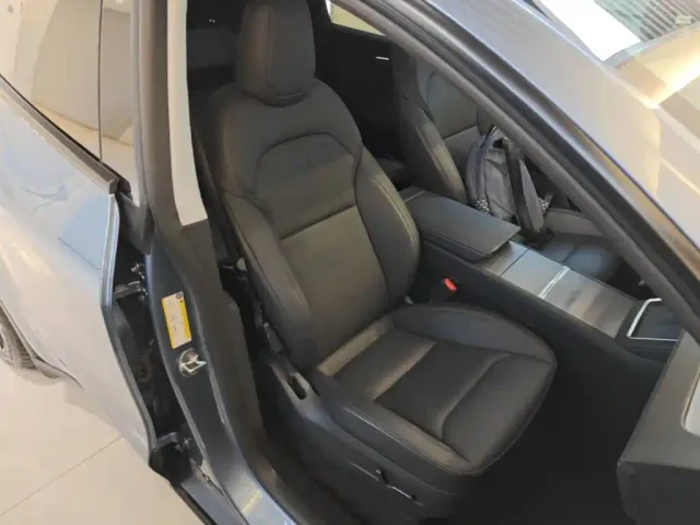 Tesla Model Y — Фото автомобиля 24