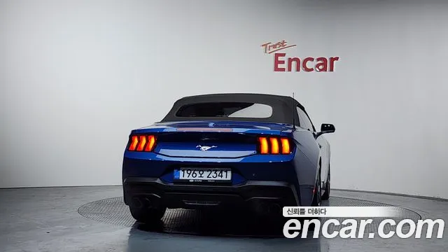 Ford Mustang Mustang 7 поколение 2.3 EcoBoost Premium Кабриолет — Фото автомобиля 4