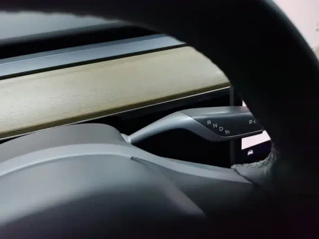 Tesla Model Y — Фото автомобиля 13