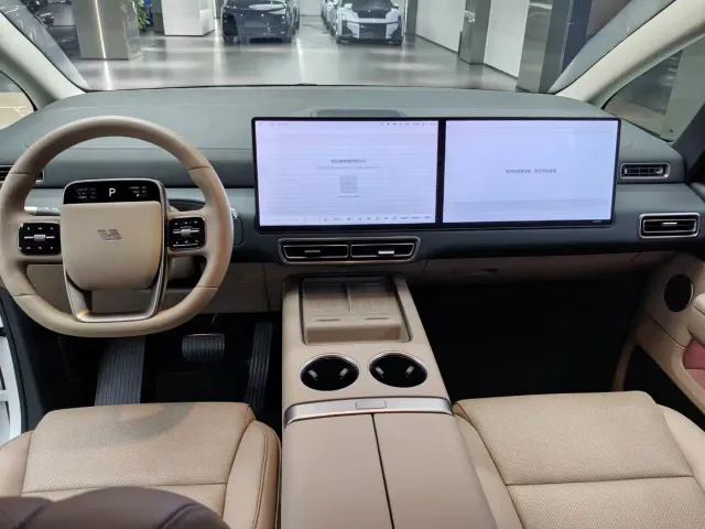 Li Auto MEGA — Фото автомобиля 18