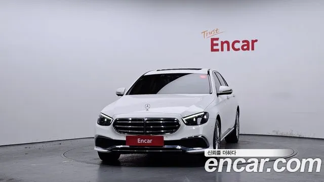 Mercedes-Benz E-Class — Фото автомобиля 3