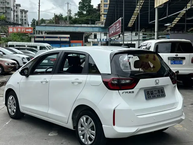Honda Fit — Фото автомобиля 5