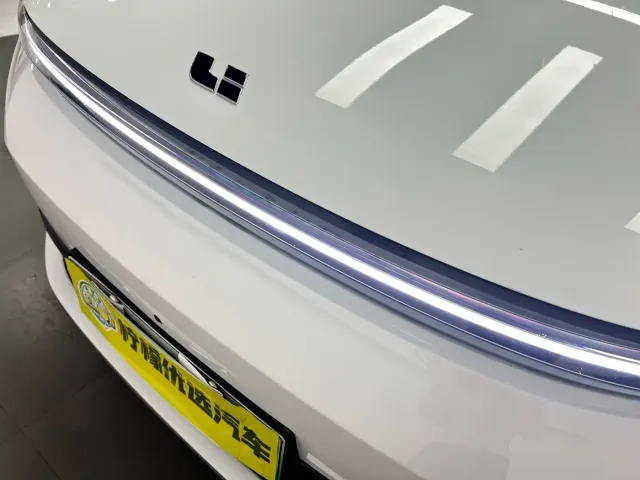Li Auto L6 — Фото автомобиля 9