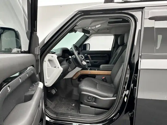 Land Rover Defender — Фото автомобиля 9