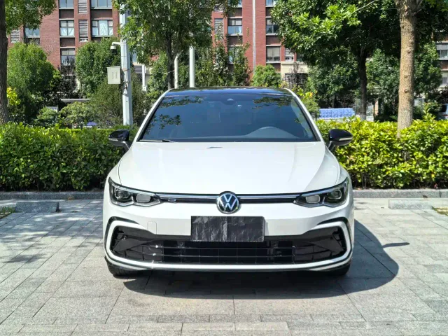 Volkswagen Golf — Фото автомобиля 2