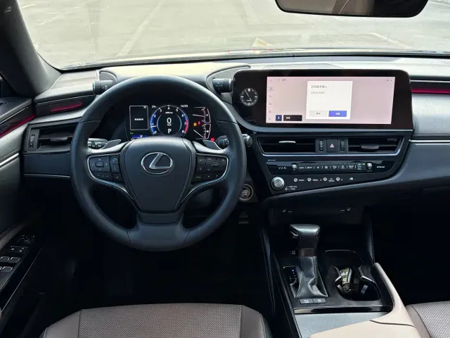 Lexus ES — Фото автомобиля 7