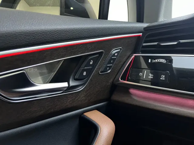 Audi Q7 — Фото автомобиля 9