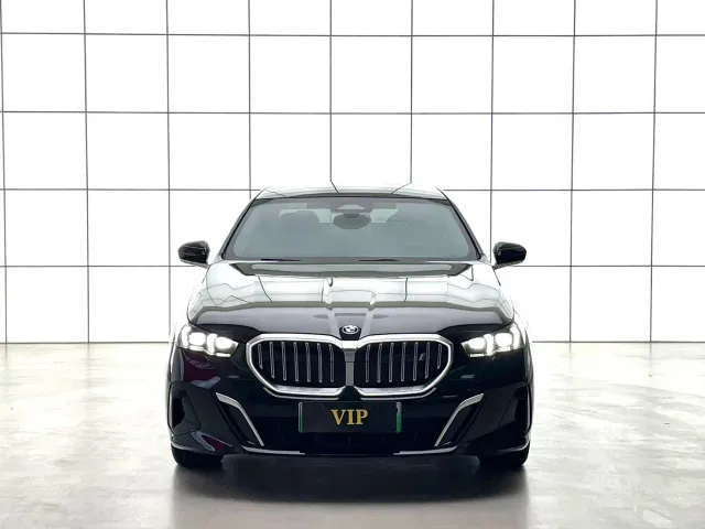 BMW i5 — Фото автомобиля 4