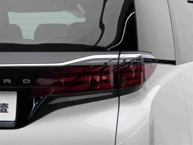 Toyota Alphard — Фото автомобиля 6