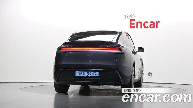 Tesla Model Y — Фото автомобиля 4