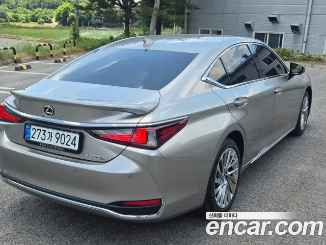 Lexus ES — Фото автомобиля 2