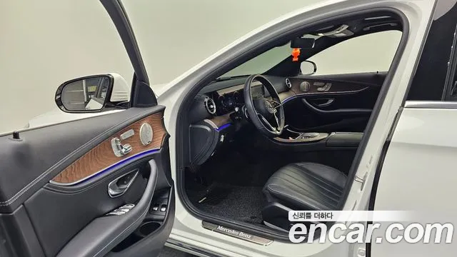 Mercedes-Benz E-Class — Фото автомобиля 10