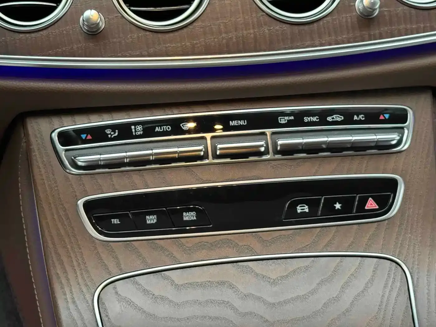Mercedes-Benz Mercedes-Benz E-Class 2021 E 300 L Fashion — Фото автомобиля 9