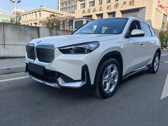 Фотография автомобиля — BMW iX1