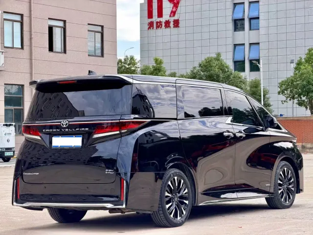 Toyota Vellfire — Фото автомобиля 8