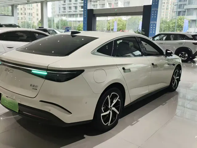 BYD Seal 07 DM-i — Фото автомобиля 4