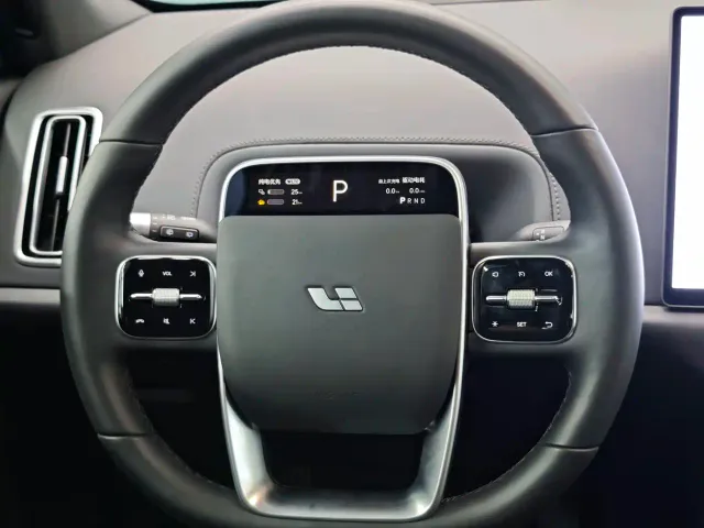 Li Auto L7 — Фото автомобиля 12